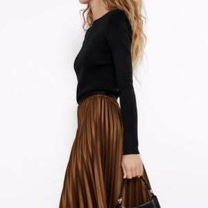 PLEATED SKIRT